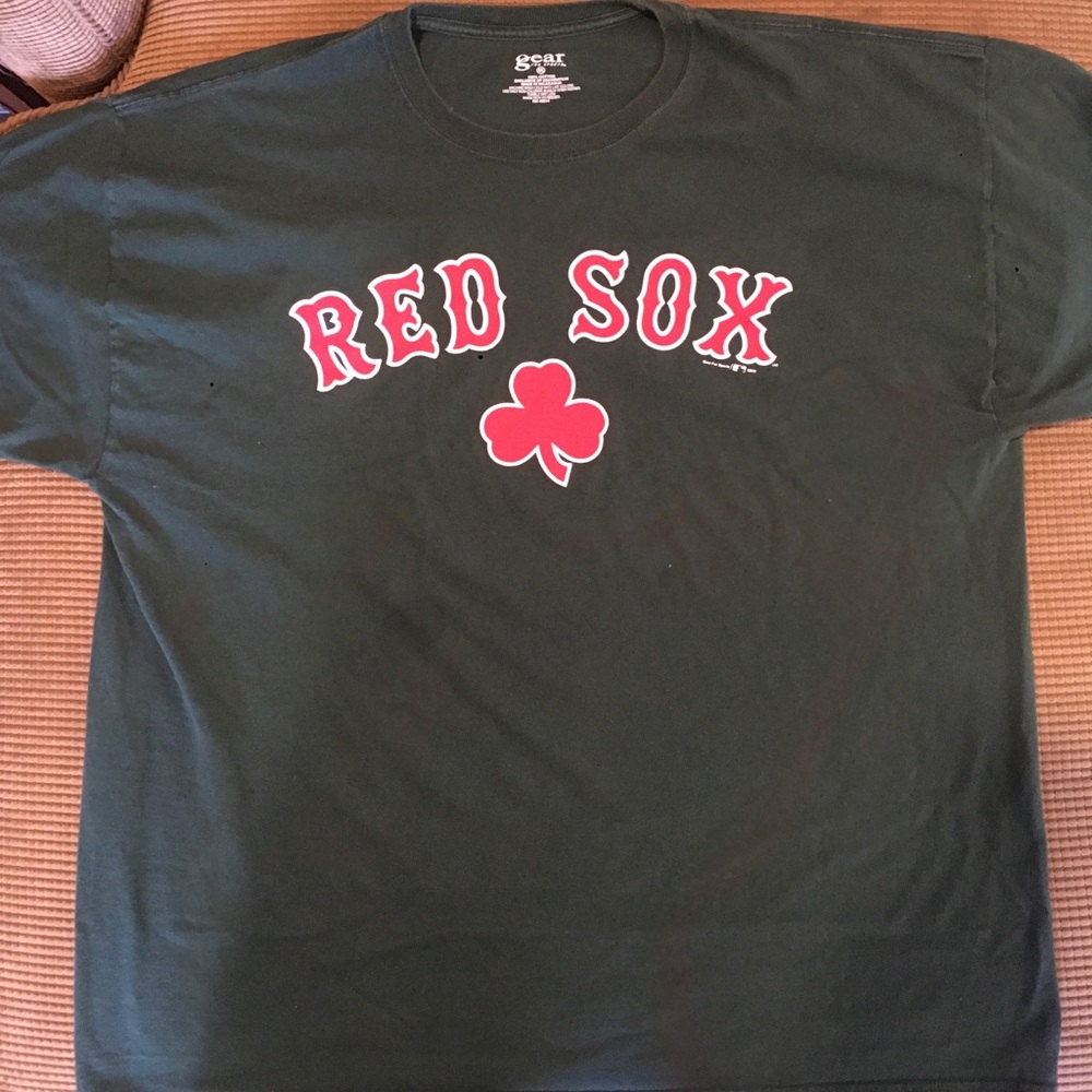 Green Red Sox T-shirt by gear size XL